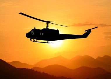 Amerikan kamu hizmeti askeri helikopteri uçuşta