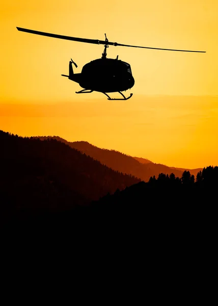 Американський Багатоцільовий Військовий Вертоліт Під Час Польоту — стокове фото