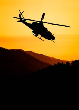 Uçuş sırasında Amerikan saldırı helikopteri silueti
