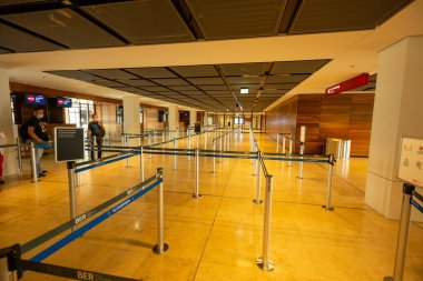 BERLİN / GERMany- 25 AĞUSTOS 2021: BER Berlin Brandenburg Bariyeri Schoenefeld, Berlin.