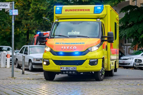 Berlín Německo Září 2022 Německá Ambulance Bundeswehru Stojí Nedaleko Pohotovosti — Stock fotografie