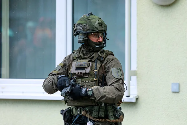 2022年9月18日 德国警察战术部队在Sek的德国斯皮齐亚林萨特科曼多波利泽举行了一次恐怖袭击演习 — 图库照片