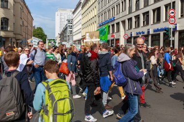 Berlin / Almanya - 23 Eylül 2022: Berlin 'de Gelecek İçin Cuma Gösterileri.