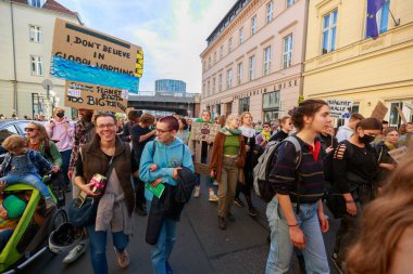 Berlin / Almanya - 23 Eylül 2022: Berlin 'de Gelecek İçin Cuma Gösterileri.