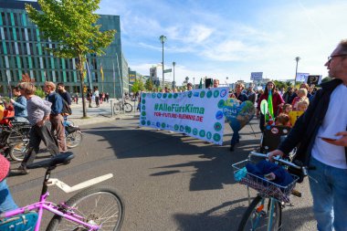 Berlin / Almanya - 23 Eylül 2022: Berlin 'de Gelecek İçin Cuma Gösterileri.