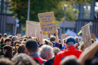 Berlin / Almanya - 23 Eylül 2022: Berlin 'de Gelecek İçin Cuma Gösterileri.