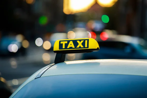 Taxi Jel Egy Német Taxin Berlinben Stock Kép