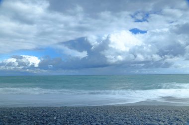 Doğu Tayvan, Taitung 'daki güzel kayalık plajı.
