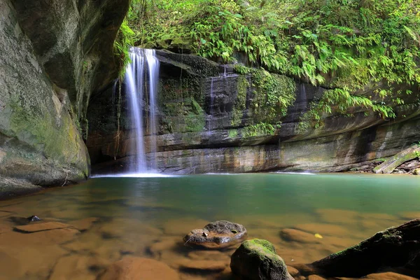 Wanggu Şelalesi Pingxi Bölgesi, New Taipei, Tayvan 'da bir şelale.