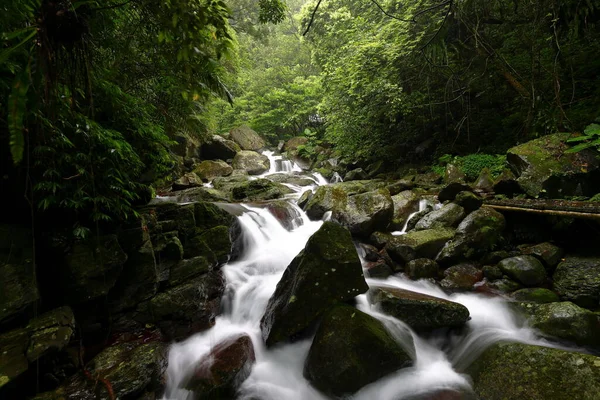 Trilha Natural Qingshan Falls Com Pedregulho Torno Área Shimen Taipei — Fotografia de Stock