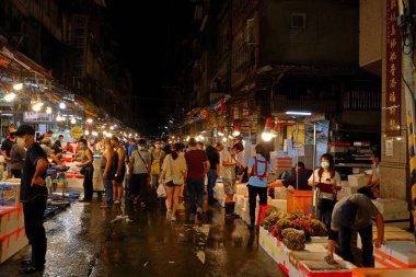 Keelung, Tayvan 'da Kanzaiding Balık Pazarı (gece yarısı pazarı)