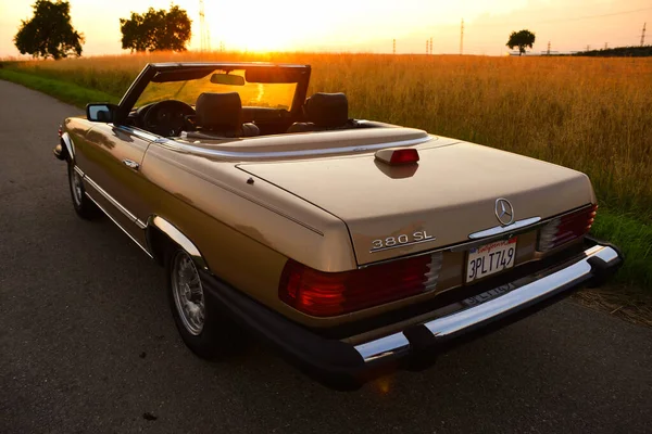 Mercedes Benz R107 380 Alemania Veteranos Super Coches Atrás — Foto de Stock