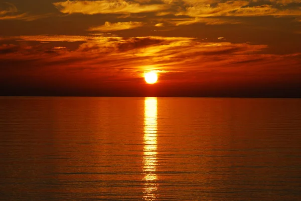 Mystieke Zonsondergang Tyrreense Zee Met Wolkenlucht Aan Achterkant — Stockfoto