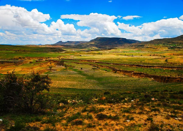 Soil erosion in the Lesotho landscape and mountains — Photo