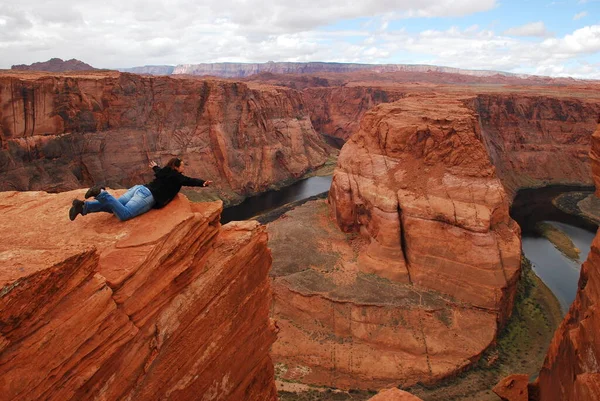 Flying on the Horseshoe Bend in Colorado River meander near Glen Canyon United States USA — Photo