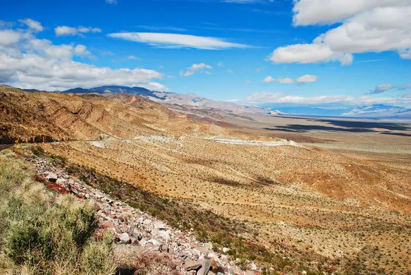 Vue sur le parc national de la Vallée de la Mort en Californie orientale — Photo