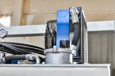 Yüksek basınçlı hidrolik yağ istasyonunun yağ pompasının elektrik motoru..
