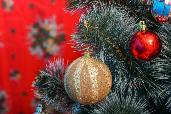Tinsel Decorazioni Dell Albero Capodanno Sull Albero Natale — Foto Stock