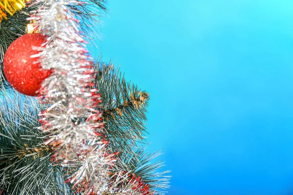 Kerstboom Nieuwjaar Versierd Met Feestelijke Decoraties — Stockfoto