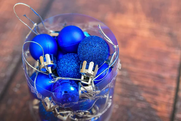 Jouets Ronds Bleus Pour Sapin Noël Sur Une Texture Bois — Photo