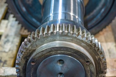 Bronz eşleşmeler termal ısıtma kullanılarak şafta monte edilir..