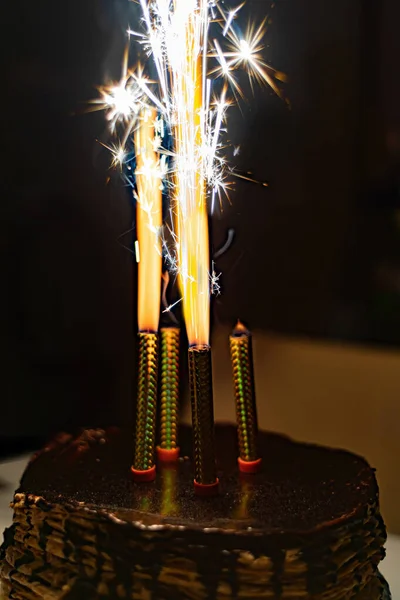 Brûler Des Bougies Avec Stand Feu Flamboyant Dans Gâteau Anniversaire — Photo