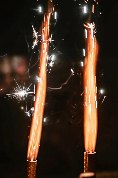 Festliches Feuerwerk Einer Selbst Gebackenen Torte — Stockfoto