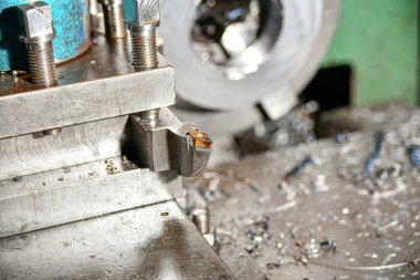 Sonunda yüksek hızlı lehimleme ile kesiciyi çeviriyor.