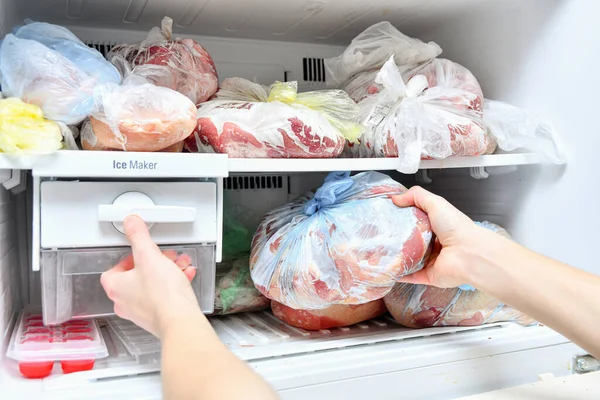 Congelador Enche Comida Congelada Carne Banha Outros Produtos Semi Acabados — Fotografia de Stock