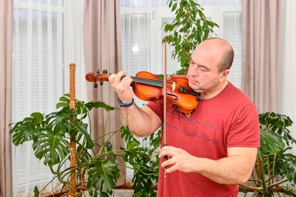 Homem Com Violino Mão Toca Música — Fotografia de Stock