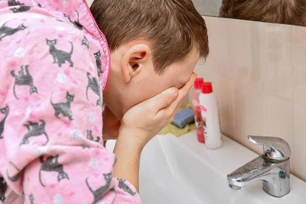 Young Man Washes Himself Washbasin Performing Morning Procedures — Stock Photo, Image