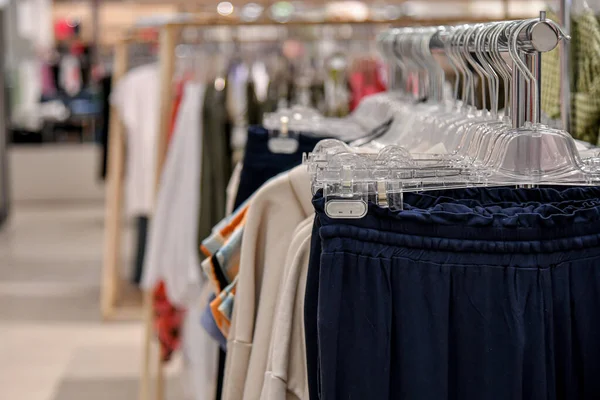 Blusas Mujer Diferentes Colores Cuelgan Una Percha Para Venta Centro — Foto de Stock