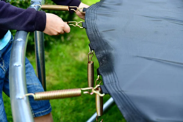 Disassembled Trampoline Yard Purchase Assembly Installation Private Yard Green Lawn — Stockfoto