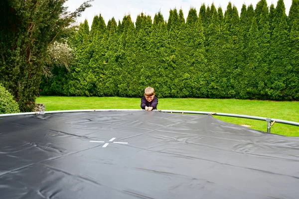 Boy Assembles New Trampoline Stretches Springs Jump — Stockfoto