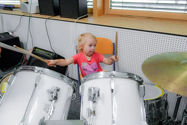 Little Girl Plays Drums Percussion Instruments Music School — Foto de Stock