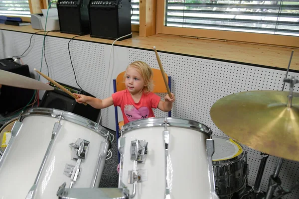 Little Girl Plays Drums Percussion Instruments Music School — Foto de Stock