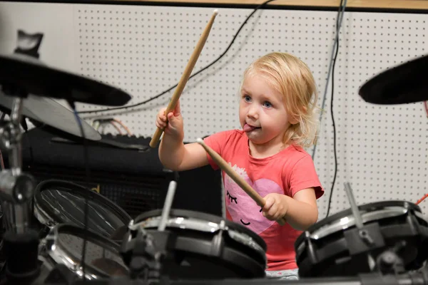 Little Girl Plays Drums Percussion Instruments Music School — Fotografia de Stock