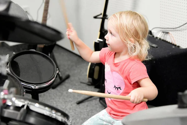 Little Girl Tries Play Drum Kit Music School — Foto de Stock