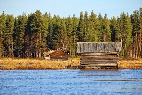 Ξύλινες Καλύβες Στο Φυσικό Καταφύγιο Svansele Dammangar Στη Σουηδία — Φωτογραφία Αρχείου