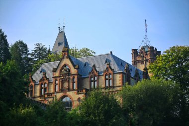 Kuzey Ren Vestfalya 'daki Drachenburg Kalesi, 19. yüzyılın sonlarında inşa edilmiş..