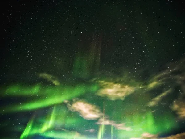 Imagen Conceptual Estrellas Con Aurora Nubes Girando Alrededor Del Norte —  Fotos de Stock