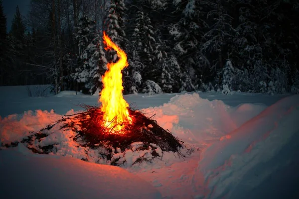 Big Fire Snow Heaps Winter — стоковое фото