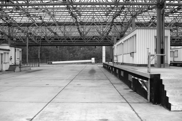 Marienborn 'daki eski Alman iç sınırındaki kontrol noktasının tarihi çekimi.