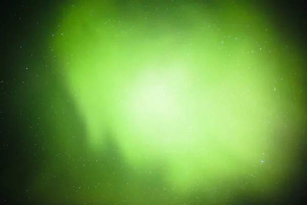 夜空中北极光的绿光 — 图库照片