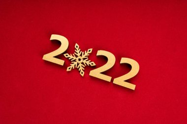 Mutlu yıllar 2020 posteri. Büyük altın 2020 numaraları olan bir Noel arkaplanı. Mutlu Noeller ve mutlu yıllar. Noel, kış, yeni yıl konsepti. Tebrik kartı, metin için yeri olan pankart