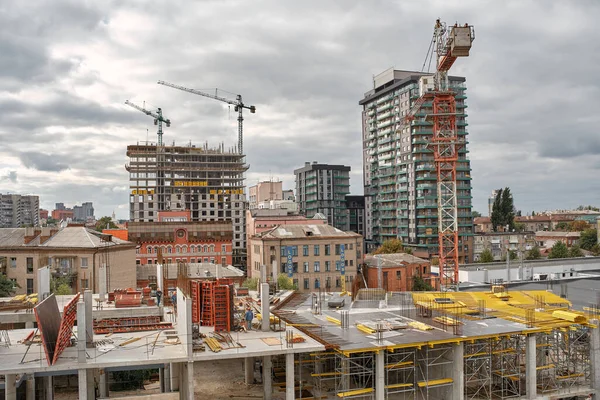 Grúa Obra Construcción Agrimensor Dentro Gran Sitio Construcción Grúa Construcción —  Fotos de Stock