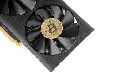 Bilgisayar ana kartı ve grafik kartları, bitcoin madenciliği ve kripto para birimi. Birkaç GPU 'ya yakın çekim. Bilgisayar anakart üzerindeki Bitcoin Kripto para, kripto para madenciliği kavramı.