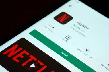 Netflix, küresel bir dizi ve film sağlayıcısıdır. Dizüstü bilgisayardaki Netflix logosu. Netflix uluslararası bir abonelik hizmetidir. 2021.11.30 Ukrayna, Dnipropetrovsk. 