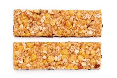 Beyaz arka planda lezzetli granola barlar. Mısır gevreği barı. Beyaz arkaplanda diyet çubukları. 