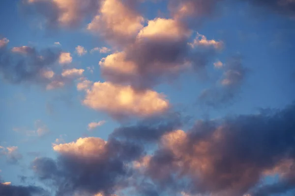 Красивое Небо Заката Над Облаками Ярким Светом Абстрактный Природный Фон — стоковое фото